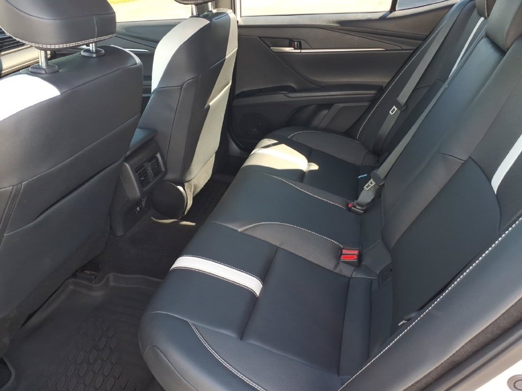 Used 2025 Toyota Camry SE w/ Convenience Package FWD image 18