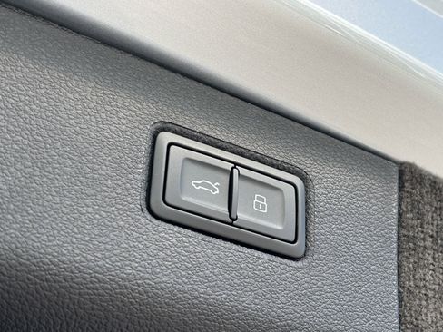 New 2025 Bentley Bentayga Mulliner image 25