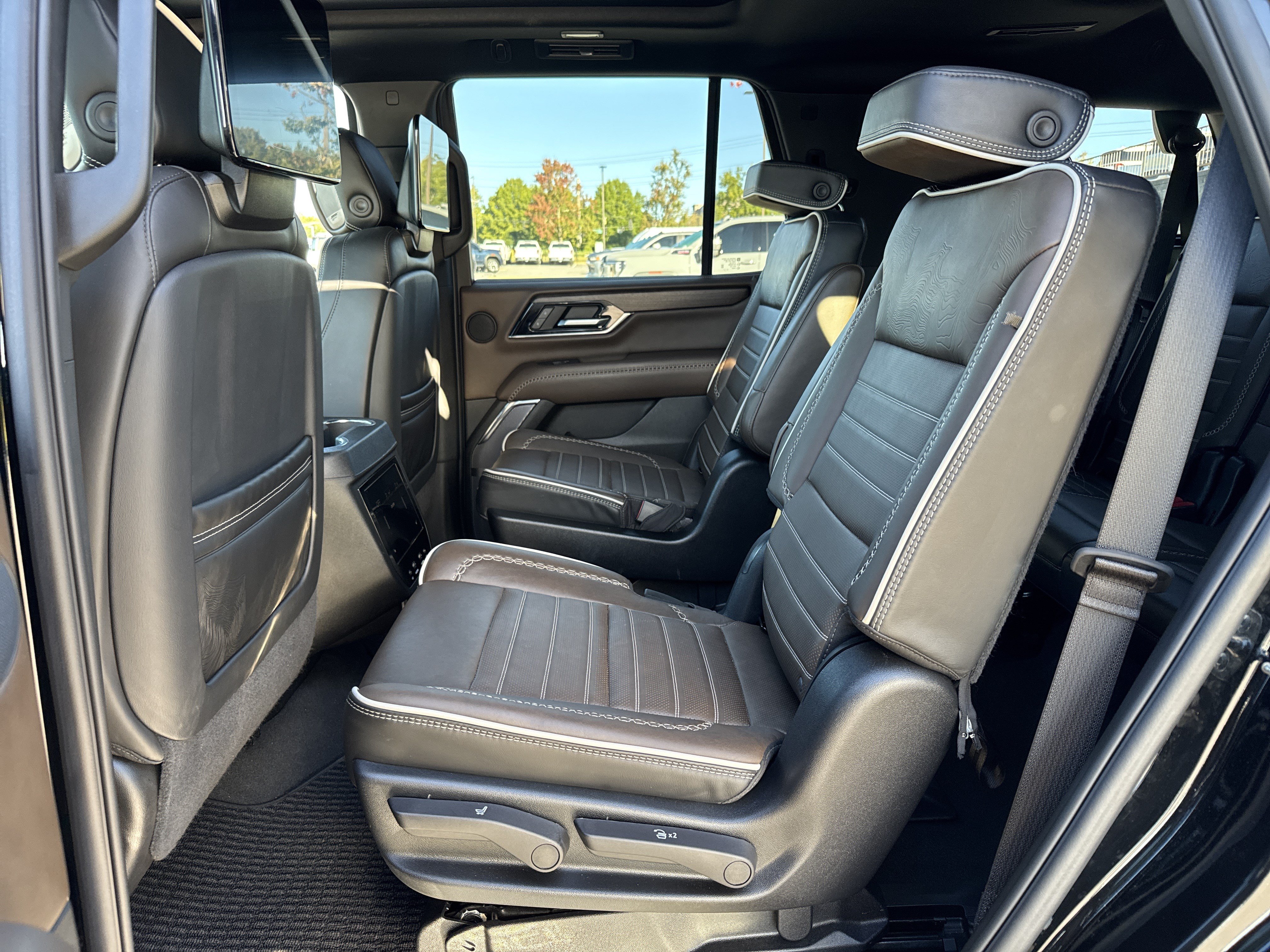 Used 2026 GMC Yukon Denali Ultimate AWD/4WD image 34
