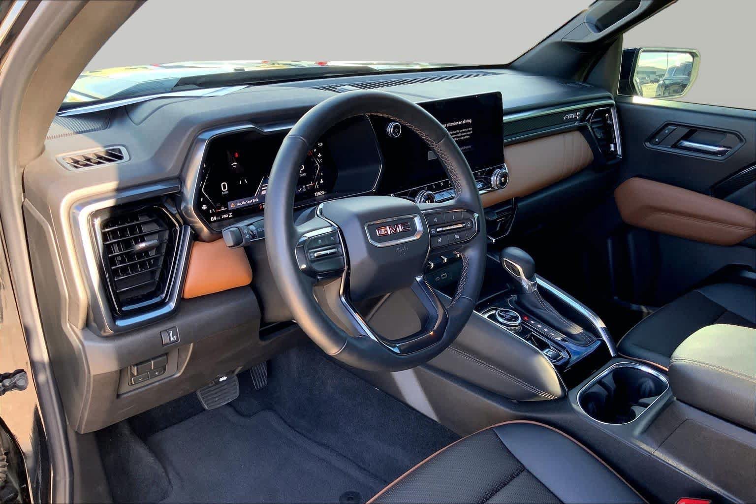 Used 2026 GMC Canyon AT4 w/ Technology Plus Package AWD/4WD image 17