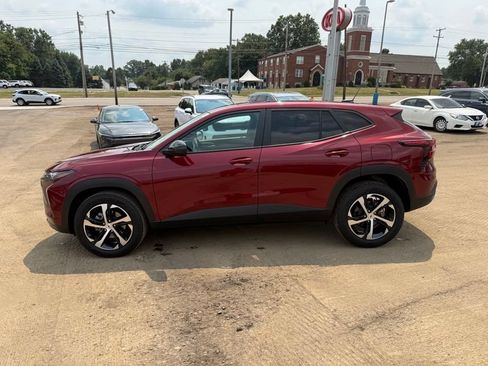 Used 2025 Chevrolet Trax RS w/ Sunroof Package FWD image 5