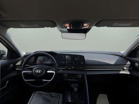 Used 2025 Hyundai Elantra Blue image 10