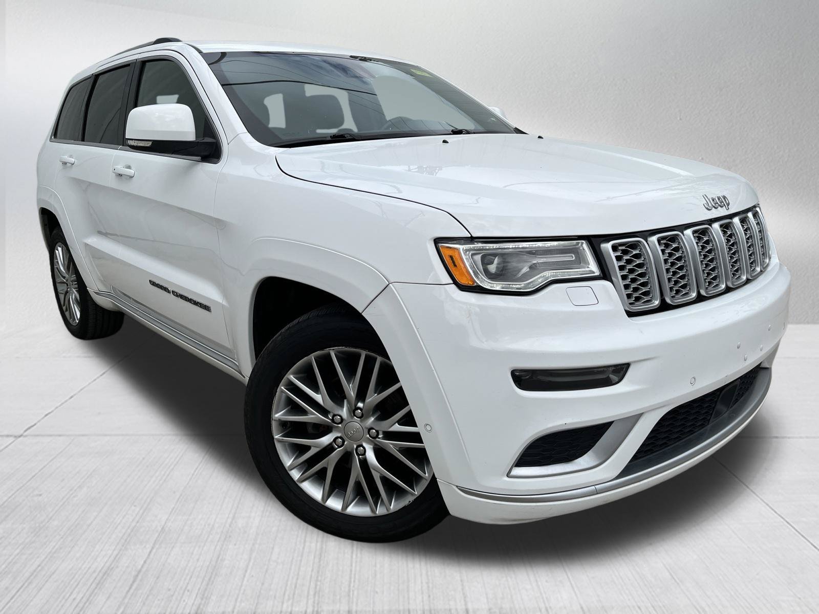 Used 2017 Jeep Grand Cherokee Summit w/ Platinum Series Group AWD/4WD image 3