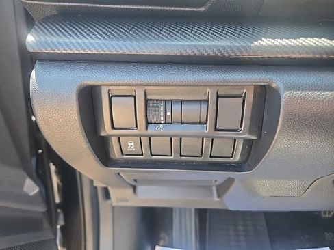 Used 2018 Subaru Crosstrek 2.0i Premium w/ Popular Package #3 AWD/4WD image 12