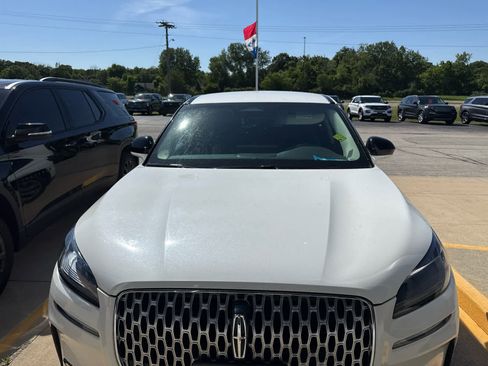 Used 2023 Lincoln Corsair AWD image 2