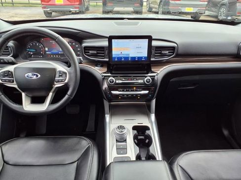 Used 2022 Ford Explorer Limited w/ Equipment Group 301A RWD image 8