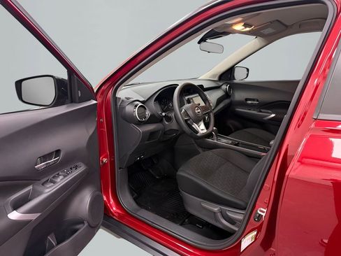 Used 2023 Nissan Kicks SV image 9