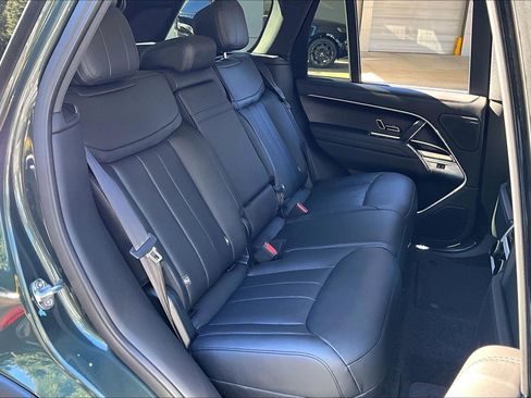 New 2025 Land Rover Range Rover SE image 7