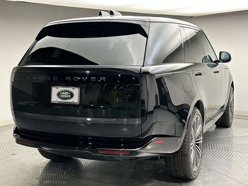 Used 2025 Land Rover Range Rover SE AWD/4WD image 2