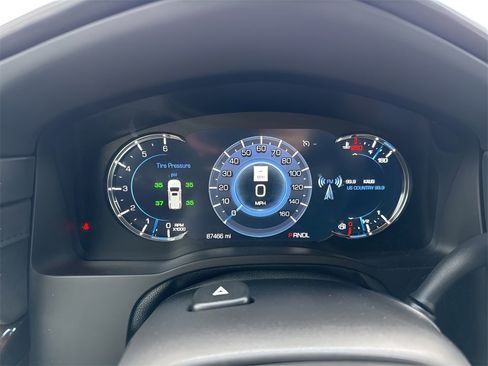 Used 2019 Cadillac Escalade ESV Platinum image 33