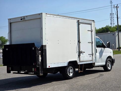 Used 2019 Chevrolet Express 3500 RWD image 6