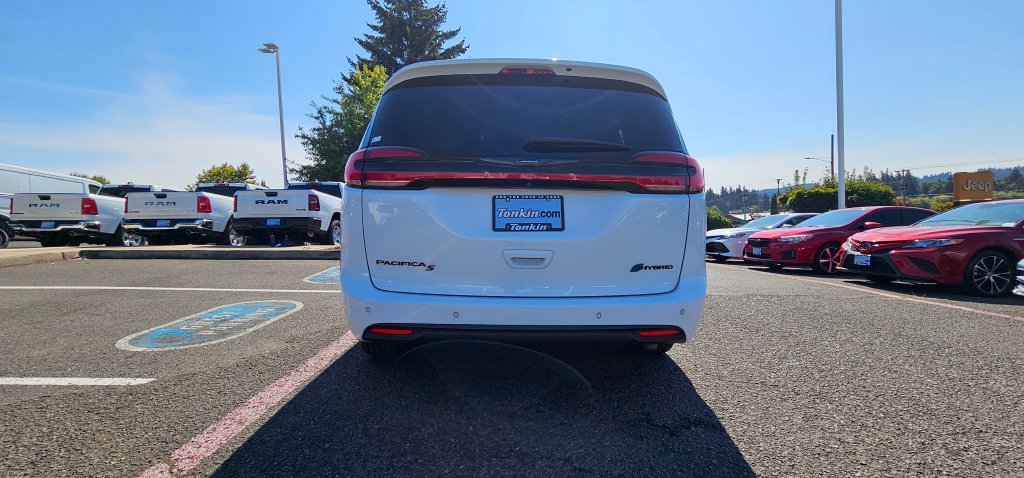 Used 2024 Chrysler Pacifica Limited FWD image 7