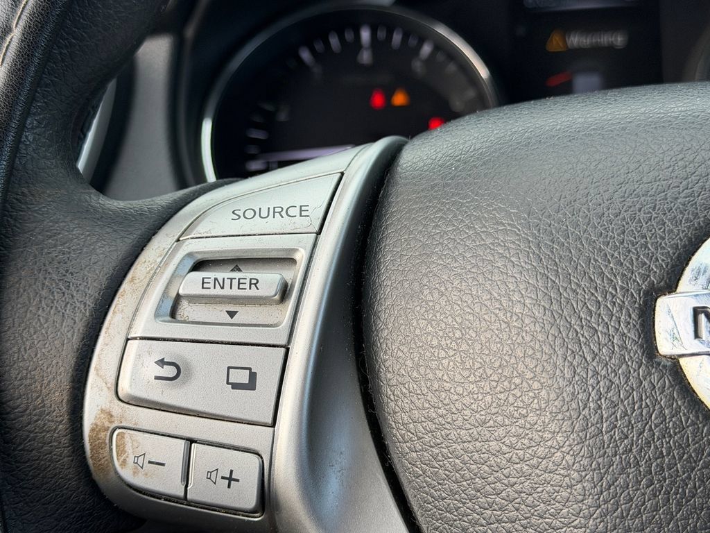 Used 2014 Nissan Rogue SV FWD image 23