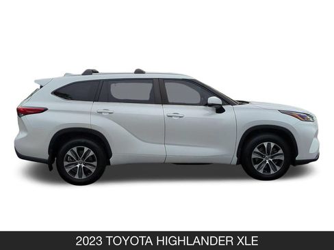 Used 2023 Toyota Highlander XLE FWD image 6