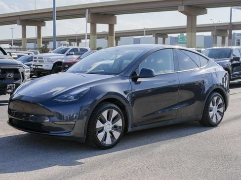 Used 2024 Tesla Model Y Long Range AWD/4WD image 12