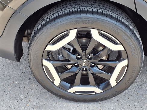 Used 2024 Kia Telluride S image 9