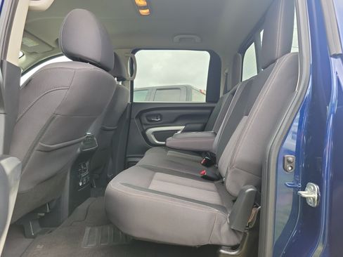 Used 2022 Nissan Titan SV w/ SV Convenience Package RWD image 7
