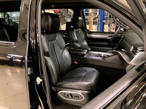 Used 2024 Jeep Wagoneer Series II image 8