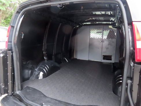 Used 2020 Chevrolet Express 3500 RWD image 22