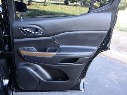 Used 2021 GMC Acadia SLE image 27