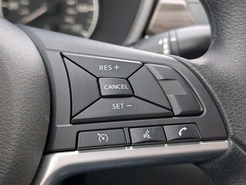 Used 2025 Nissan Altima 2.5 SV image 30