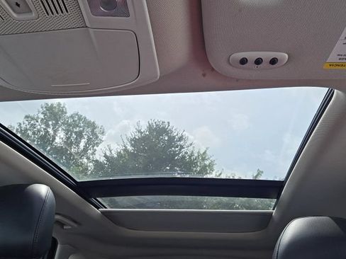 Used 2019 Ford Edge Titanium w/ Equipment Group 301A AWD/4WD image 18