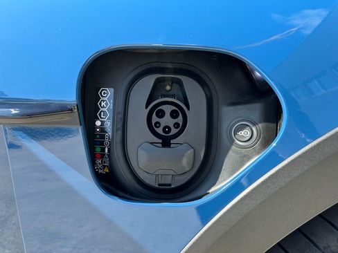 Used 2025 Porsche Taycan 4S image 41