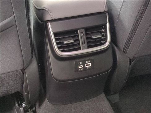 Used 2024 Subaru Outback Premium AWD/4WD image 17