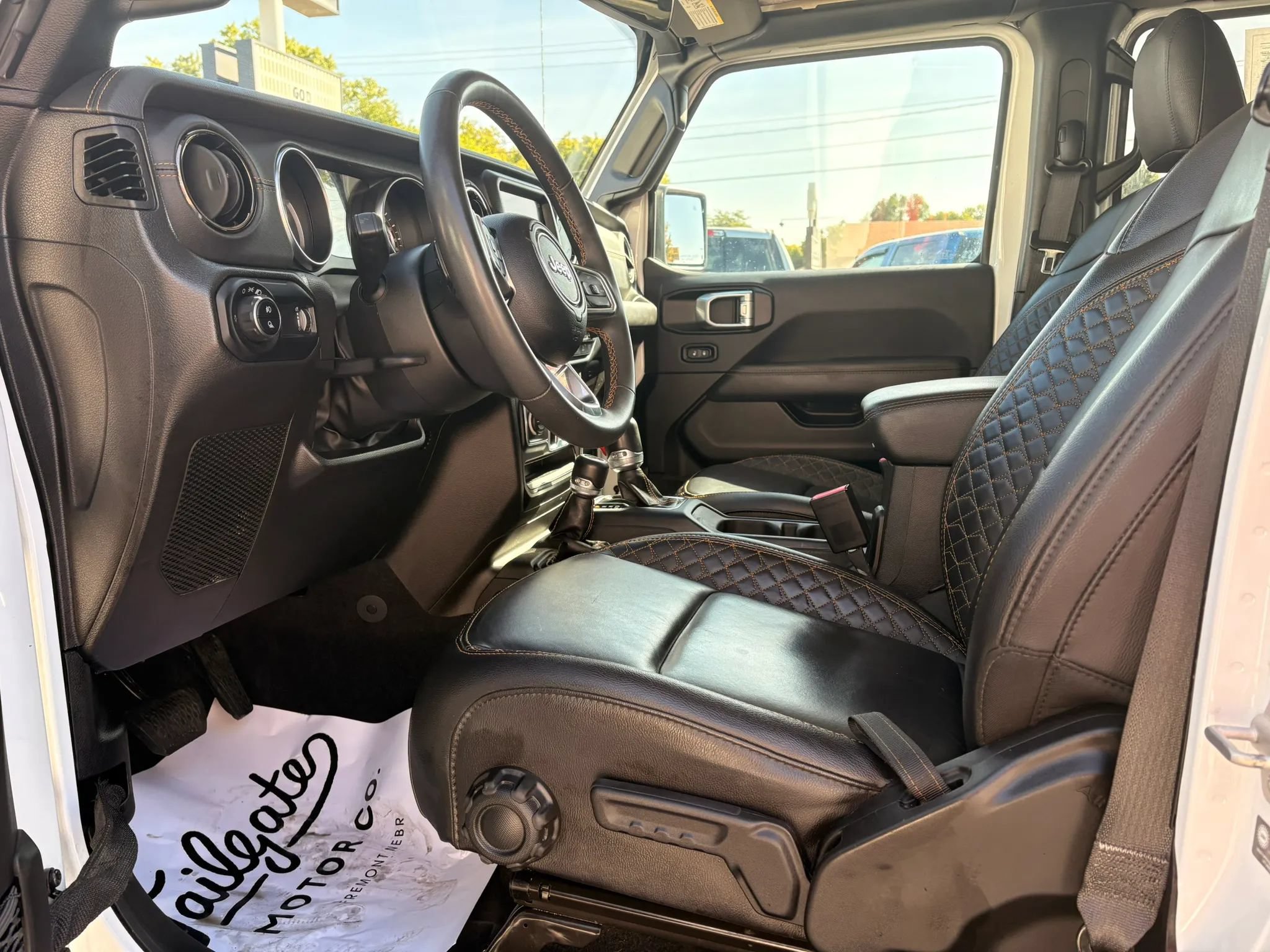 Used 2023 Jeep Gladiator Overland AWD/4WD image 16