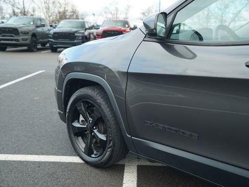 Used 2021 Jeep Cherokee Altitude image 35