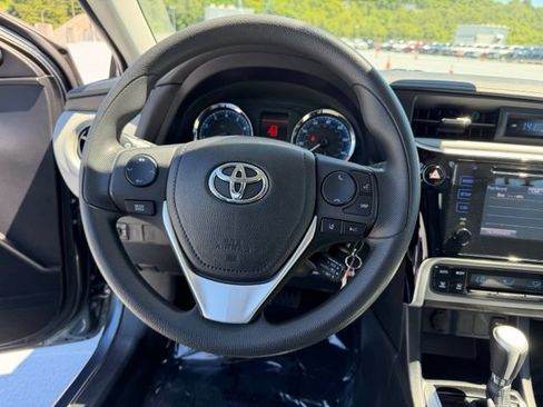 Used 2017 Toyota Corolla LE FWD image 13