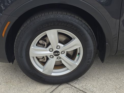 Certified 2025 Kia Sorento LX image 35