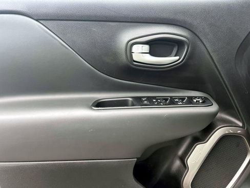 Certified 2023 Jeep Renegade Latitude image 15