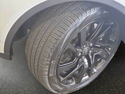 Certified 2025 Land Rover Discovery S AWD/4WD image 35