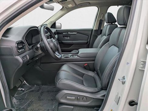 Used 2025 Honda Pilot Touring image 11