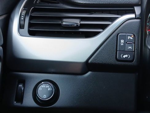 Used 2018 Chevrolet Suburban LT RWD image 12