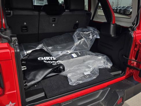 New 2026 Jeep Wrangler Unlimited Rubicon AWD/4WD image 11