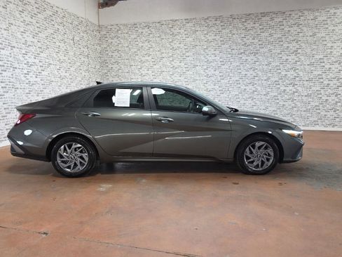 Certified 2024 Hyundai Elantra SEL FWD image 6