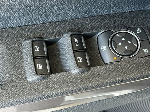 Used 2019 Ford EcoSport SE w/ SE Convenience Package image 12