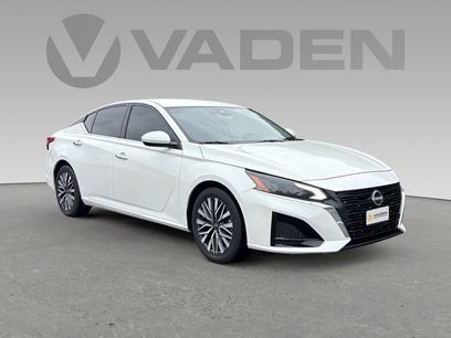 Used 2023 Nissan Altima 2.5 SV
