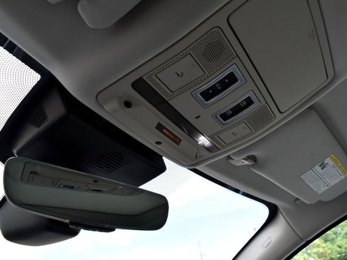 Used 2019 Jaguar XE Prestige image 44