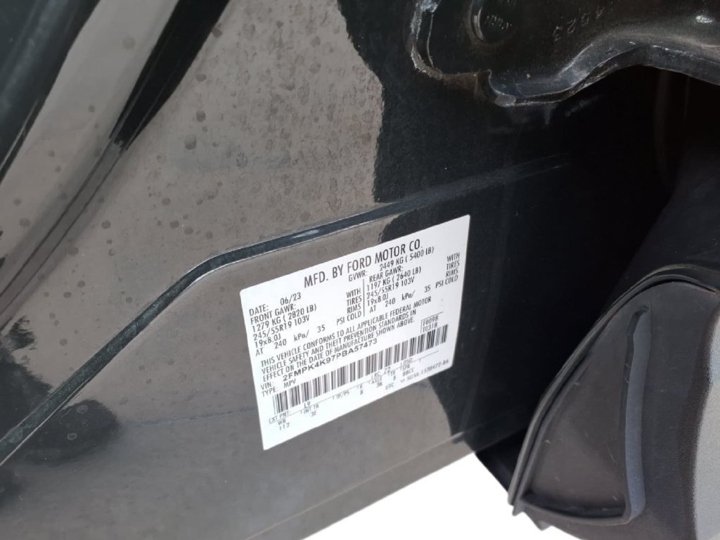 Used 2023 Ford Edge Titanium AWD/4WD image 35