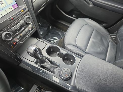 Used 2018 Ford Explorer XLT w/ Equipment Group 202A image 23