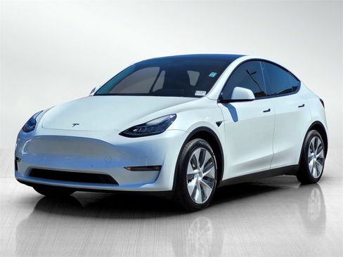 Used 2022 Tesla Model Y Long Range image 8