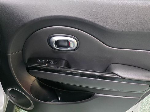 Used 2014 Kia Soul ! w/ Sun & Sound Package FWD image 23