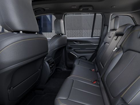 New 2026 Jeep Grand Cherokee Limited AWD/4WD image 32