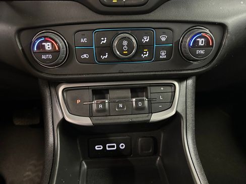 Used 2023 GMC Terrain SLE w/ Driver Convenience Package FWD image 15
