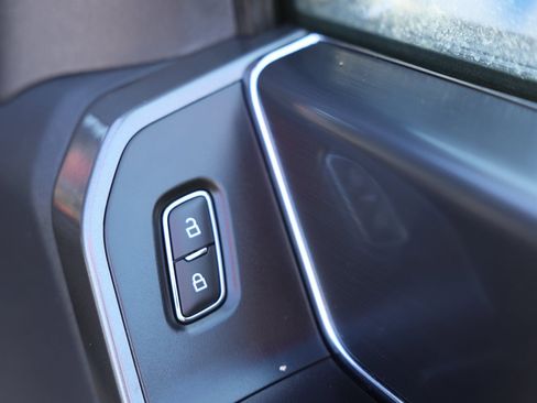 Certified 2022 Ford F150 Lariat w/ Equipment Group 502A High image 12