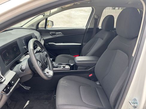 Used 2025 Kia Sportage LX FWD image 25