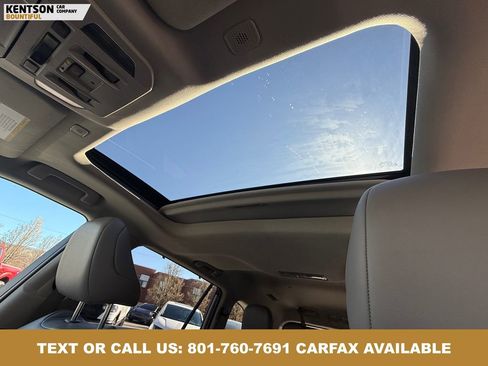 Used 2024 Toyota Highlander XLE AWD/4WD image 32